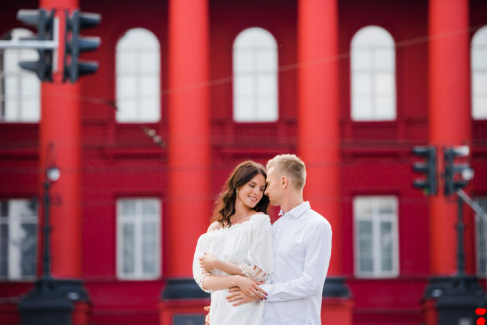 Love story фотосессия, на природе, на фоне красного корпуса ун. Шевченко
